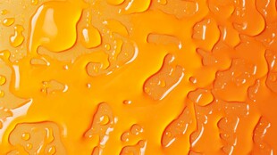 金黄蜂蜜滴落纹理特写