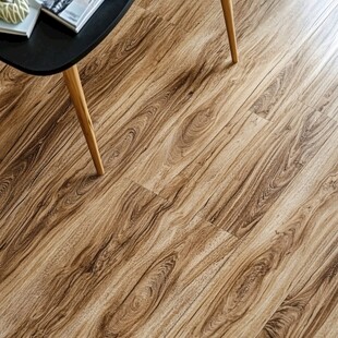 木纹地板搭配简约小桌