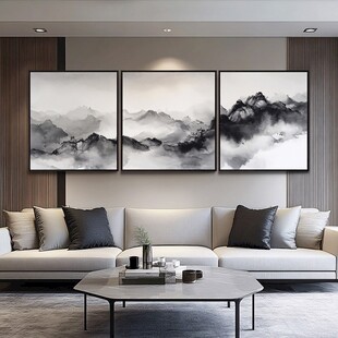 现代中式客厅的山水装饰画