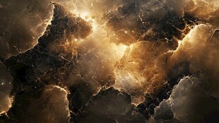 壮丽云海间的奇幻光影