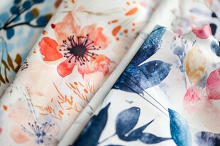 多彩花卉图案布料展示