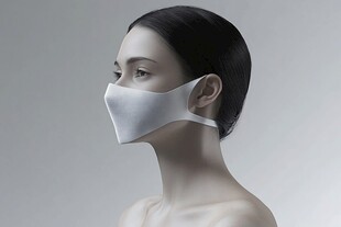 女性佩戴时尚白色口罩