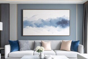 简约客厅中的山水装饰画