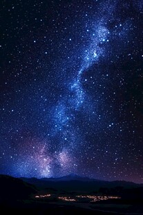 璀璨星空下的梦幻夜景