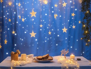 梦幻星空下的温馨餐桌布置