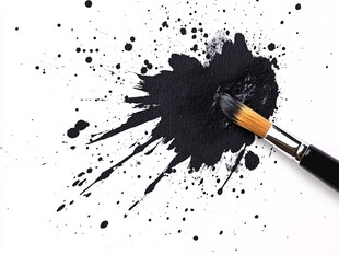 墨汁飞溅的画笔瞬间