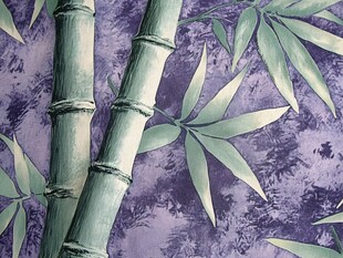 紫色背景上的翠绿竹子