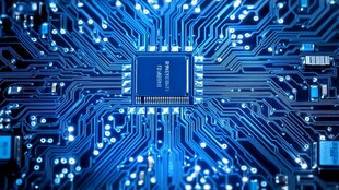 精密电路板上的中央芯片