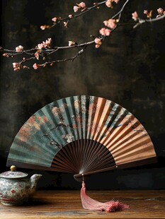 古风折扇与茶具春日雅景