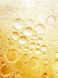 金黄啤酒泡沫特写