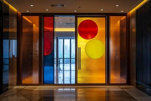 多彩玻璃打造时尚办公门