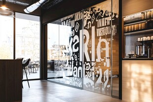 时尚个性的室内玻璃墙设计