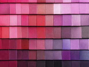 多彩口红排列展示