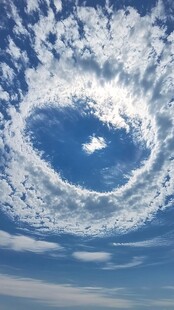 心形云团 天空中的浪漫景致