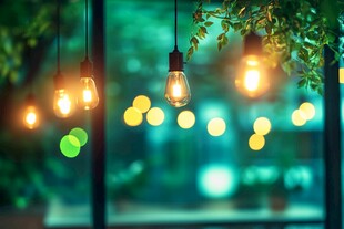 温馨复古灯泡营造浪漫氛围