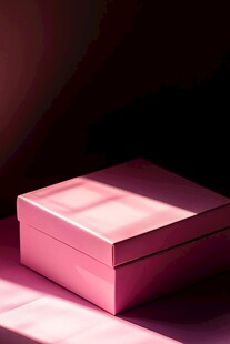 粉色礼盒的光影之美
