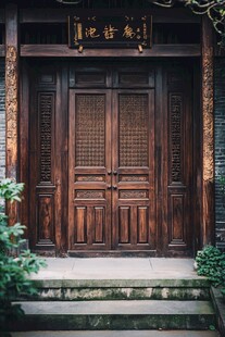 古雅中式木门庭院景致