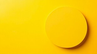黄色背景上的圆形物体