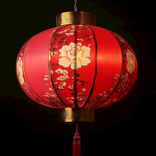 中式红色花卉纹精美灯笼