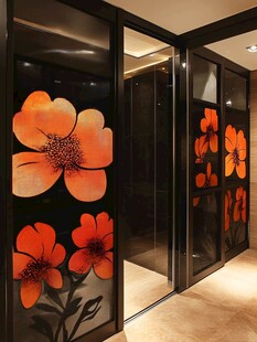 花卉装饰的现代玻璃门
