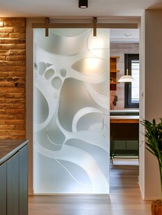 艺术玻璃隔断装点室内空间