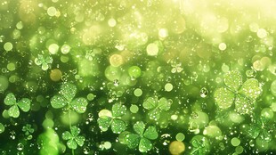 梦幻绿境中的三叶草光斑