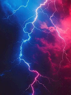 绚丽闪电划破梦幻天空