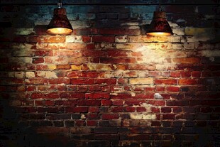 复古砖墙配双暖光吊灯