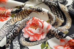 蛇纹花卉图案时尚丝巾