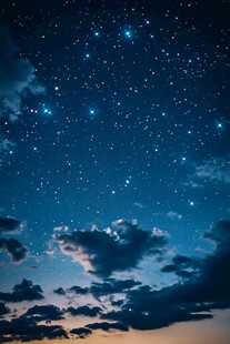 梦幻星空与云朵交相辉映