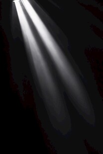 黑色背景的光束光影效果