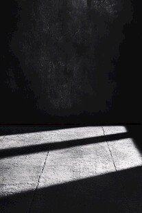 室内光影下的地面纹理