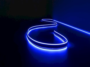 蓝色霓虹曲线造型灯光秀