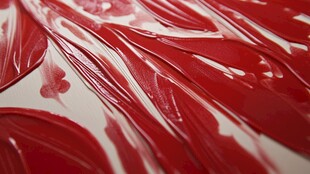 红色颜料笔触纹理特写