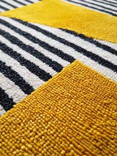 几何图案黄色条纹地毯