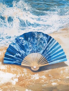 海滩上的蓝色折扇艺术风