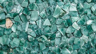 翠绿碎玉石纹理特写