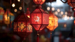 传统中式红灯笼璀璨悬挂