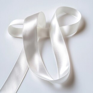 白色丝绸缎带优雅姿态