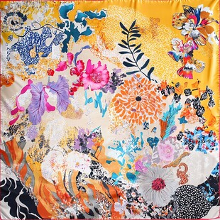 多彩花卉图案时尚丝巾