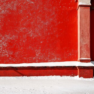 红墙覆雪 尽显静谧之美