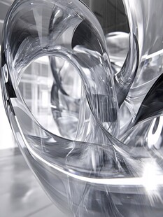 透明流动的抽象几何形态