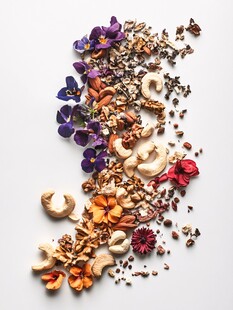 多彩花草坚果创意组合