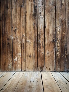 老旧木板墙与木质地板