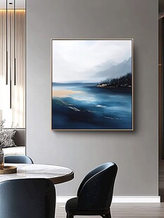 现代客厅中的抽象风景挂画