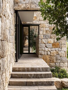 石砌建筑的雅致入户通道