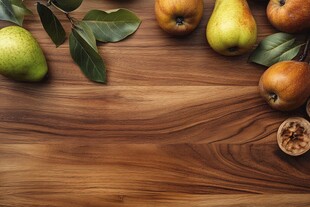 木质桌面上的新鲜梨子