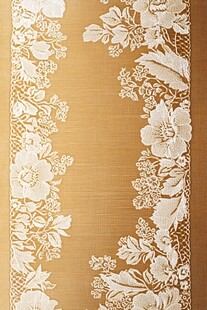 金色底花卉蕾丝图案背景