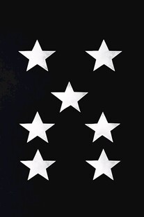 黑色背景上的白色星星图案