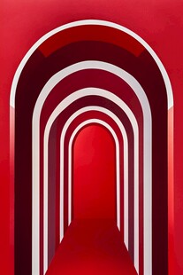 红色拱形通道视觉艺术